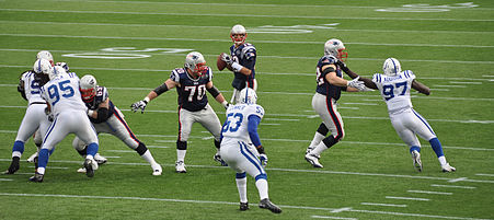 Tom_Brady_and_his_offensive_line